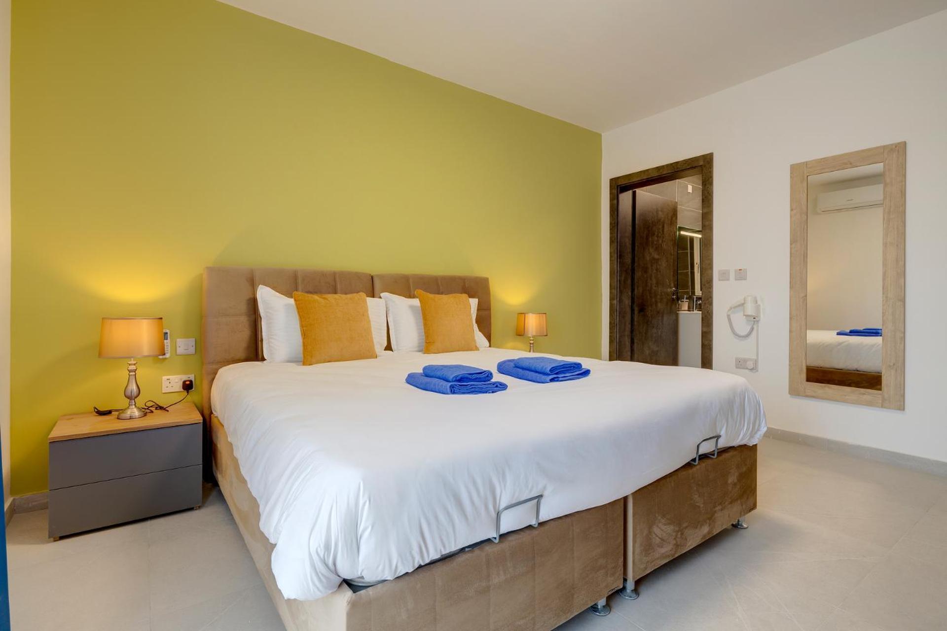 Wave Crest Holiday Apartments St. Paul's Bay Bagian luar foto